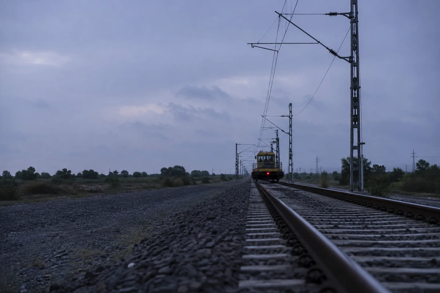 Edge AI Overhead Wire Measurement on Moving Rail Vehicles